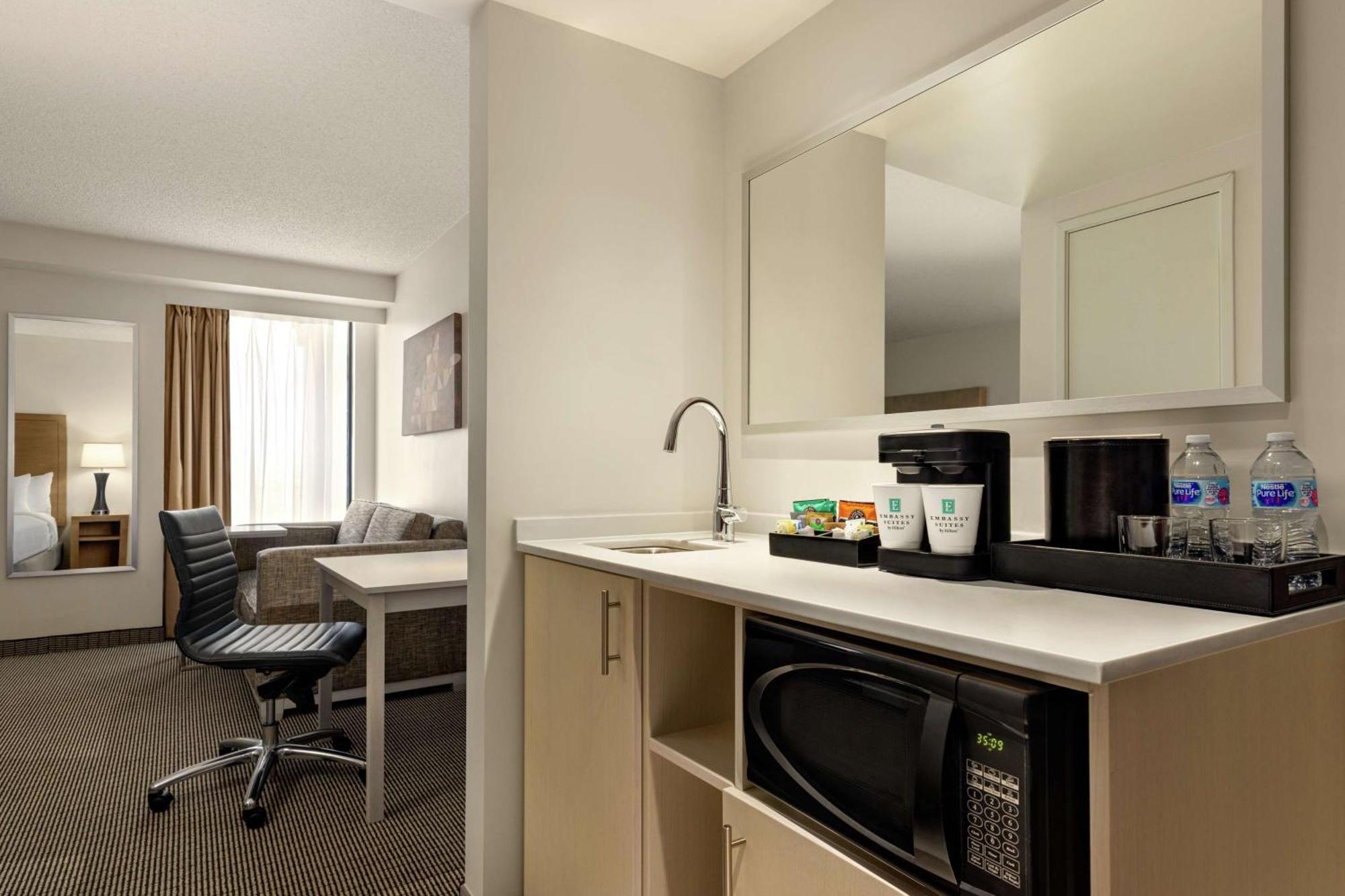 Embassy Suites By Hilton Denver International Airport Exterior foto